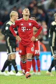 enttaeuschung bei Thiago Alcantara 6 (FC Bayern Muenchen) nach Spielende, FC Bayern Muenchen vs. Ajax Amsterdam, Fussball, Vorrunde, Champions League, 02.10.2018 Muenchen Bayern Deutschland