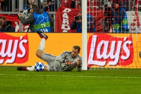 Muenchen, Deutschland 02.10.2018, UEFA Champions League - 2018 19 Season, Vorrunde, Gruppe E, Spiel 02, FC FC Bayern Muenchen - Ajax Amsterdam, Torwart Manuel Neuer (FCB) in Aktion ( DeFodi501
