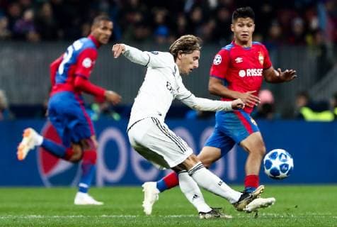 MOSCOW, RUSSIA - OCTOBER 2, 2018: Real Madrid s Luka Modric (L) and CSKA Moscow s Ilzat Akhmetov fight for the ball in their 2018 19 UEFA Champions League Group G Round 2 football match at Luzhniki Stadium. Anton Novoderezhkin TASS  TS09240F