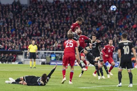Fussball Champions League, Begegnung FC Bayern Muenchen vs. Ajax Amsterdam, Allianz Arena Muenchen. 02.10.2018 Im Bild: Javi Martinez Â