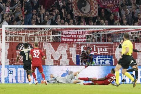 Fussball Champions League, Begegnung FC Bayern Muenchen vs. Ajax Amsterdam, Allianz Arena Muenchen. 02.10.2018 Im Bild: Manuel Neuer, David Alaba, Noussair Mazraoui Â