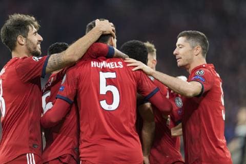 Fussball Champions League, Begegnung FC Bayern Muenchen vs. Ajax Amsterdam, Allianz Arena Muenchen. 02.10.2018 Im Bild: Javi Martinez, Matts Hummels, Robert Lewandowski Â