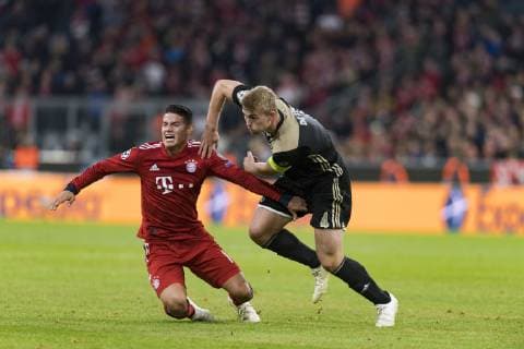 Fussball Champions League, Begegnung FC Bayern Muenchen vs. Ajax Amsterdam, Allianz Arena Muenchen. 02.10.2018 Im Bild: Rodriguez James, Matthijs de Ligt Â