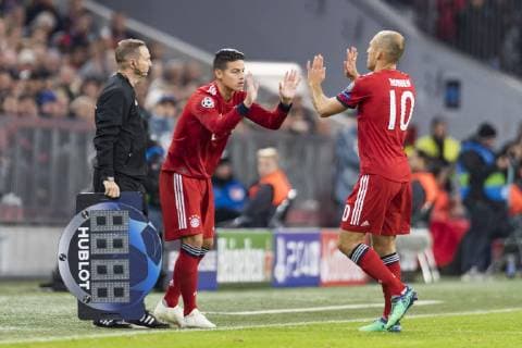 Fussball Champions League, Begegnung FC Bayern Muenchen vs. Ajax Amsterdam, Allianz Arena Muenchen. 02.10.2018 Im Bild: Wechsel Rodriguez James, Arjen Robben Â