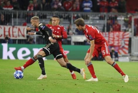 Champions League Spiel FC Bayern München - Ajax Amsterdam 1 : 1 Matthijs de Ligt und Robert Lewandowski DFL regulations prohibit any use of photographs as image sequences and or quasi-video. München Bayern Deutschland Allianz Arena