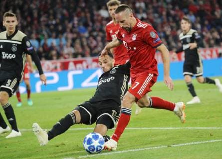 Champions League Spiel FC Bayern München - Ajax Amsterdam 1 : 1 Franck Ribery und Noussair Mazraoui DFL regulations prohibit any use of photographs as image sequences and or quasi-video. München Bayern Deutschland Allianz Arena