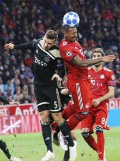 Champions League Spiel FC Bayern München - Ajax Amsterdam 1 : 1 Kopfball Duell Maximilian Wöber und Jerome Boateng DFL regulations prohibit any use of photographs as image sequences and or quasi-video. München Bayern Deutschland Allianz Arena