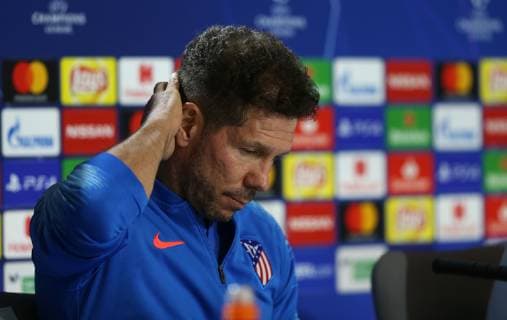 Rueda de prensa de Simeone y Godin antes del partido de Champions League del Atlético contra el Club Brujas. Simeone and Godin attends a press conference PK Pressekonferenz the day before the Champions League match between Ateltico and Club Brujas. 
