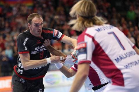 Handball, CL, SG Flensburg-Handewitt - HC Motor Saporischschja SG Flensburg-Handewitt vs HC Motor Zaporozhye, Handball, EHF Champions League Gruppenphase, 03.10.18 Holger Glandorf (SG Flensburg-Handewitt, 09) gegen Aidenas Malasinskas (HC Motor Zaporozhye, 07) und Igor Soroka (HC Motor Zaporozhye, 44)