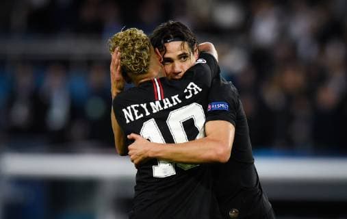 Fußball, CL, Paris Saint Germain - Roter Stern Belgrad But de Edinson Cavani ( PSG ) - Joie de Neymar Jr ( PSG ) FOOTBALL : Paris Saint Germain vs Etoile Rouge Belgrade - Ligue des Champions - Paris - 03 10 2018 FedericoPestellini Panoramic 