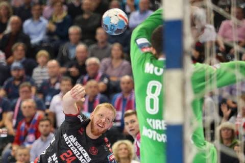 SG Flensburg-Handewitt vs HC Motor Zaporozhye, Handball, EHF Champions League Gruppenphase, 03.10.18 Jim Gottfridsson (SG Flensburg-Handewitt, 24) gegen Victor Kireev (HC Motor Zaporozhye, 87)