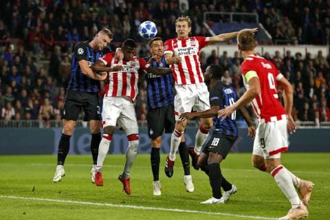 EINDHOVEN, 03-10-2018, Philips Stadium , Season 2018 2019, Champions League football. PSV - Inter PSV defender Daniel Schwaab (R) and Inter midfielder Matias Vecino (L) during the game PSV - Inter. PSV - Inter Milan  x2517849x