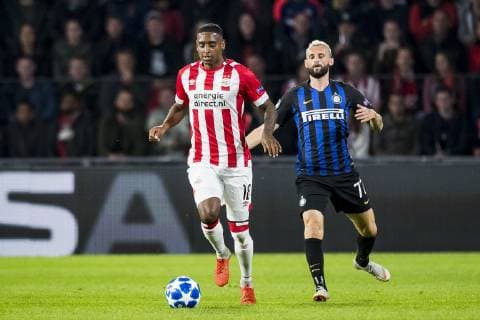EINDHOVEN, PSV - Inter Milan, football, Champions League, season 2018-2019, 03-10-2018, Philips Stadium, PSV player Pablo Rosario (L), Inter Milan player Marcelo Brozovic (R) PSV - Inter Milan  x2517859x