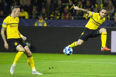 GER, UEFA CL, Borussia Dortmund vs AS Monaco 03.10.2018, Signal Iduna Park, Dortmund, GER, UEFA CL, Borussia Dortmund vs AS Monaco, UEFA REGULATIONS PROHIBIT ANY USE OF PHOTOGRAPHS AS IMAGE SEQUENCES AND OR QUASI-VIDEO im Bild picture shows: Flanke durch Paco Alcacer (Borussia Dortmund 9),