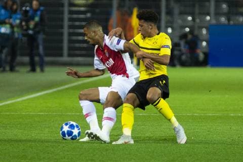 GER, UEFA CL, Borussia Dortmund vs AS Monaco 03.10.2018, Signal Iduna Park, Dortmund, GER, UEFA CL, Borussia Dortmund vs AS Monaco, UEFA REGULATIONS PROHIBIT ANY USE OF PHOTOGRAPHS AS IMAGE SEQUENCES AND OR QUASI-VIDEO im Bild picture shows: Jadon Sancho (Borussia Dortmund 7) im Duell mit Benjamin Henrichs (AS Monaco 39),