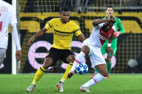 GER, UEFA CL, Borussia Dortmund vs AS Monaco 03.10.2018, Signal Iduna Park, Dortmund, GER, UEFA CL, Borussia Dortmund vs AS Monaco, DFL regulations prohibit any use of photographs as image sequences and or quasi-video im Bild v. li. im Zweikampf Manuel Akanji ( 16, Borussia Dortmund) Moussa Sylla ( 34, AS Monaco)