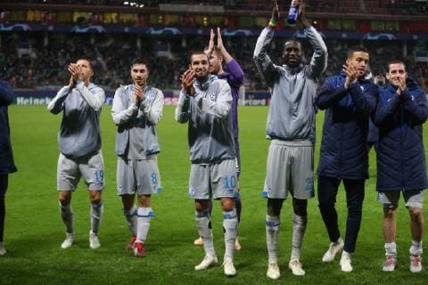 Fußball: Champions League, Saison 2018 2019, 03.10.2018 - 2. Spieltag - Lokomotive Moskau - FC Schalke 04 v. l. Suat Serdar (FC Schalke 04), Nabil BENTALEB (FC Schalke 04), Salif Sane (FC Schalke 04) Moskau RZD Arena Russland