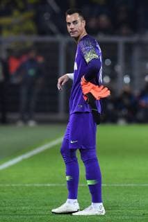 Fußball Champions League Gruppenphase 2. Spieltag Borussia Dortmund - AS Monaco am 03.10.2018 im Signal Iduna Park in Dortmund Diego Benaglio ( Monaco ) muss verletzt das Spielfeld verlassen