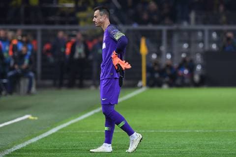 Fußball Champions League Gruppenphase 2. Spieltag Borussia Dortmund - AS Monaco am 03.10.2018 im Signal Iduna Park in Dortmund Diego Benaglio ( Monaco ) muss verletzt das Spielfeld verlassen