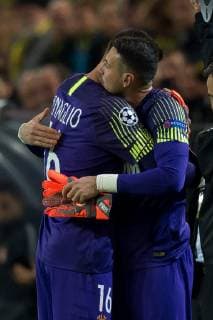 Dortmund, Germany, 03.10.2018, UEFA Champions League - 2018 19 Season, Vorrunde, Gruppenphase - Gruppe A - 2. Spieltag, BV Borussia Dortmund - AS Monaco, Torwart Diego Benaglio (Monaco) muss verletzt vom platz, wechsel mit Torwart Danijel Subasic (Monaco) ( DeFodi053
