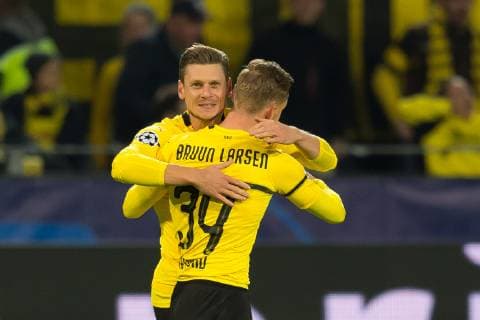 Sport Bilder des Tages Dortmund, Germany, 03.10.2018, UEFA Champions League - 2018 19 Season, Vorrunde, Gruppenphase - Gruppe A - 2. Spieltag, BV Borussia Dortmund - AS Monaco, Tor zum 1:0, Torjubel, Torschuetze Jacob Bruun Larsen (BVB) jubelt mit Lukasz Piszczek (BVB) ( DeFodi053