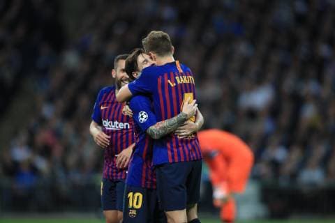 Tottenham Hotspur v FC Barcelona Barca UEFA Champions League Ivan Rakitic of FC Barcelona celebrates scoring their second goal with team mates during the UEFA Champions League match against Tottenham Hotspur at Wembley Stadium, London Content Not Available For UK Newspapers Copyright: xRomenaxFogliatix FIL-12364-0009