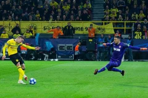 03.10.2018, xkvx, Fussball UEFA Champions League, Borussia Dortmund - AS Monaco emspor, v.l. Goal scored, Tor zum 1:0 durch Jacob Bruun Larsen (BVB Borussia Dortmund) (DFL DFB REGULATIONS PROHIBIT ANY USE OF PHOTOGRAPHS as IMAGE SEQUENCES and or QUASI-VIDEO) Dortmund