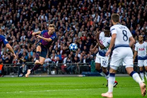 Sport Themen der Woche KW 40 Sport Bilder des Tages October 3, 2018 - Ivan Rakitic of Barcelona scores his side second goal during the UEFA Champions League Group Stage match between Tottenham Hotspur and Barcelona at Wembley Stadium, London, England on 3 October 2018...Editorial use only, license required for commercial use. No use in betting, games or a single club league player publications. Soccer: Tottenham Hotspur v Barcelona.UEFA Champions League - ZUMAa181 20181003_zaa_a181_173 Copyright: xAFP7x
