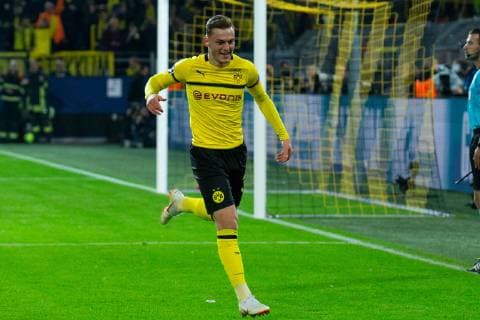 03.10.2018, xkvx, Fussball UEFA Champions League, Borussia Dortmund - AS Monaco emspor, v.l. Tor, Torjubel, Goal celebration, celebrate the goal zum 1:0 durch Jacob Bruun Larsen (BVB Borussia Dortmund) mit der Mannschaft (DFL DFB REGULATIONS PROHIBIT ANY USE OF PHOTOGRAPHS as IMAGE SEQUENCES and or QUASI-VIDEO) Dortmund