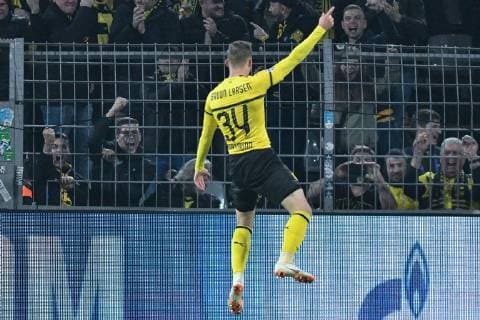 GER, UEFA CL, Borussia Dortmund vs AS Monaco 03.10.2018, Signal Iduna Park, Dortmund, GER, UEFA CL, Borussia Dortmund vs AS Monaco, DFL regulations prohibit any use of photographs as image sequences and or quasi-video im Bild Sergio Gomez ( 34, Borussia Dortmund) jubelt nach seinem Tor zum 1:0