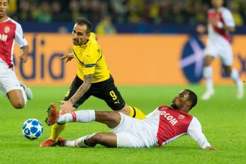 Dortmund, Germany, 03.10.2018, UEFA Champions League - 2018 19 Season, Vorrunde, Gruppenphase - Gruppe A - 2. Spieltag, BV Borussia Dortmund - AS Monaco, Paco Alcacer (BVB) und Djibril Sidibe (Monaco) im Zweikampf ( DeFodi053