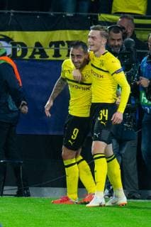 03.10.2018, xkvx, Fussball UEFA Champions League, Borussia Dortmund - AS Monaco emspor, v.l. Tor, Torjubel, Goal celebration, celebrate the goal zum 2:0 durch Paco Alcacer (BVB Borussia Dortmund) mit der Mannschaft Jacob Bruun Larsen (BVB Borussia Dortmund) (DFL DFB REGULATIONS PROHIBIT ANY USE OF PHOTOGRAPHS as IMAGE SEQUENCES and or QUASI-VIDEO) Dortmund