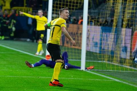 03.10.2018, xkvx, Fussball UEFA Champions League, Borussia Dortmund - AS Monaco emspor, v.l. Tor, Torjubel, Goal celebration, celebrate the goal zum 3:0 durch Marco Reus (BVB Borussia Dortmund) mit der Mannschaft (DFL DFB REGULATIONS PROHIBIT ANY USE OF PHOTOGRAPHS as IMAGE SEQUENCES and or QUASI-VIDEO) Dortmund