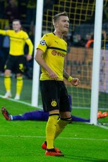 03.10.2018, xkvx, Fussball UEFA Champions League, Borussia Dortmund - AS Monaco emspor, v.l. Tor, Torjubel, Goal celebration, celebrate the goal zum 3:0 durch Marco Reus (BVB Borussia Dortmund) mit der Mannschaft (DFL DFB REGULATIONS PROHIBIT ANY USE OF PHOTOGRAPHS as IMAGE SEQUENCES and or QUASI-VIDEO) Dortmund