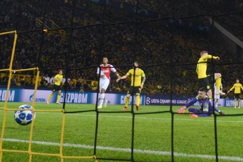 03.10.2018, xkvx, Fussball UEFA Champions League, Borussia Dortmund - AS Monaco emspor, v.l. Goal scored, Tor zum 1:0 durch Jacob Bruun Larsen (BVB Borussia Dortmund) (DFL DFB REGULATIONS PROHIBIT ANY USE OF PHOTOGRAPHS as IMAGE SEQUENCES and or QUASI-VIDEO) Dortmund