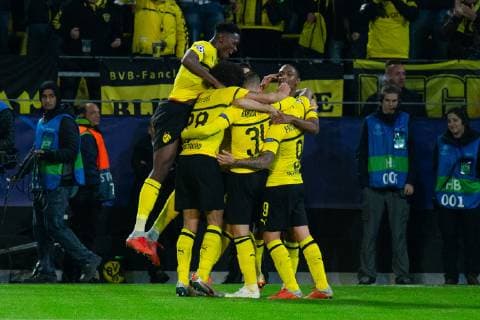 03.10.2018, xkvx, Fussball UEFA Champions League, Borussia Dortmund - AS Monaco emspor, v.l. Tor, Torjubel, Goal celebration, celebrate the goal zum 2:0 durch Paco Alcacer (BVB Borussia Dortmund) mit der Mannschaft (DFL DFB REGULATIONS PROHIBIT ANY USE OF PHOTOGRAPHS as IMAGE SEQUENCES and or QUASI-VIDEO) Dortmund