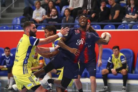 Luc Abalo (PSG) vs Bastien Khermouche (Pontault Combault) HANDBALL : Paris Saint Germain vs Pontault Combault - Lidl Starligue - 03 10 2018 GwendolineLeGoff Panoramic 