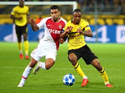 Mittwoch 03.10.2018, Saison 2018 2019, UEFA Champions League, 2. Spieltag im Dortmunder Signal Iduna Park, BVB 09 Borussia Dortmund - AS Monaco, Radamel Falcao Garcia Zarate (ASM) gegen Abdou Diallo (BVB), v.l.