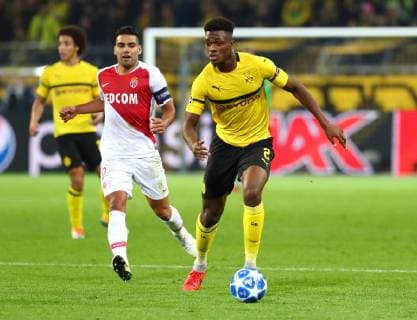 Mittwoch 03.10.2018, Saison 2018 2019, UEFA Champions League, 2. Spieltag im Dortmunder Signal Iduna Park, BVB 09 Borussia Dortmund - AS Monaco, Radamel Falcao Garcia Zarate (ASM) gegen Dan-Axel Zagadou (BVB), v.l.