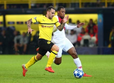 Mittwoch 03.10.2018, Saison 2018 2019, UEFA Champions League, 2. Spieltag im Dortmunder Signal Iduna Park, BVB 09 Borussia Dortmund - AS Monaco, Paco Alcacer, Francisco Alcacer Garcia (BVB) gegen Djibril Sidibe (ASM), v.l.