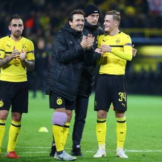 Mittwoch 03.10.2018, Saison 2018 2019, UEFA Champions League, 2. Spieltag im Dortmunder Signal Iduna Park, BVB 09 Borussia Dortmund - AS Monaco, Jubel der Dortmunder Spieler nach Abpfiff: Paco Alcacer, Francisco Alcacer Garcia (BVB), Thomas Delaney (BVB), Marius Wolf (BVB) und Jacob Bruun Larsen (BVB), v.l.