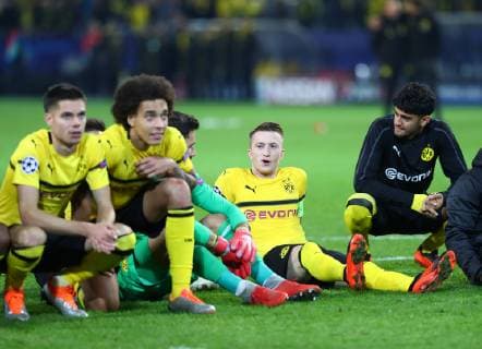 Mittwoch 03.10.2018, Saison 2018 2019, UEFA Champions League, 2. Spieltag im Dortmunder Signal Iduna Park, BVB 09 Borussia Dortmund - AS Monaco, Jubel der Dortmunder Spieler nach Abpfiff: Julian Weigl (BVB), Axel Witsel (BVB), Marco Reus (BVB) und Mahmoud Dahoud (BVB), v.l.