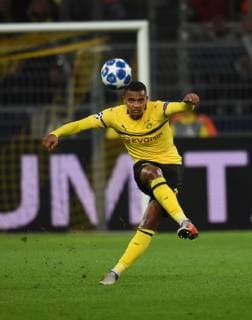 CL Borussia Dortmund - AS Monaco 03.10.2018 Manuel Akanji (BVB) schießt DFL REGULATIONS PROHIBIT ANY USE OF PHOTOGRAPHS AS IMAGE SEQUENCES AND OR QUASI-VIDEO