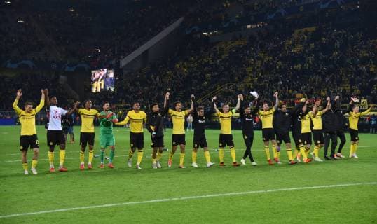 CL Borussia Dortmund - AS Monaco 3:0 03.10.2018 Mannschaft BVB bedankt sich bei den Fans DFL REGULATIONS PROHIBIT ANY USE OF PHOTOGRAPHS AS IMAGE SEQUENCES AND OR QUASI-VIDEO