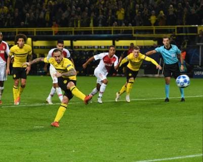 CL Borussia Dortmund - AS Monaco 03.10.2018 Paco Alcacer (BVB) verschießt den Elfmeter DFL REGULATIONS PROHIBIT ANY USE OF PHOTOGRAPHS AS IMAGE SEQUENCES AND OR QUASI-VIDEO