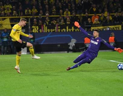 Sport Bilder des Tages CL Borussia Dortmund - AS Monaco 03.10.2018 Tor 1:0 durch Jacob Bruun Larsen (BVB) gegen Torwart Subasic DFL REGULATIONS PROHIBIT ANY USE OF PHOTOGRAPHS AS IMAGE SEQUENCES AND OR QUASI-VIDEO