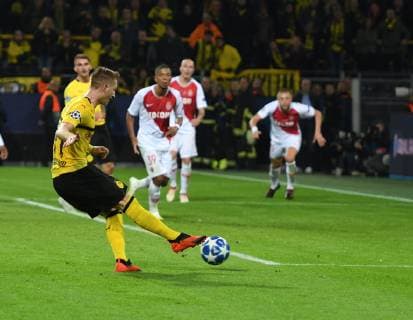 Sport Bilder des Tages CL Borussia Dortmund - AS Monaco 03.10.2018 Tor 3:0 durch Marco Reus DFL REGULATIONS PROHIBIT ANY USE OF PHOTOGRAPHS AS IMAGE SEQUENCES AND OR QUASI-VIDEO