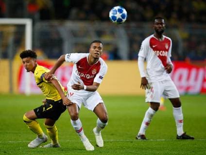 Dortmund, Deutschland, UEFA Champions League , 2. Spieltag, Matchday 2 , Borussia Dortmund : AS Monaco 3-0 im Signal-Iduna Park in Dortmund am 03.10. 2018 Jadon Malik SANCHO (BVB) li.- und Benjamin HENRICHS (ASM) 2.v.re.-