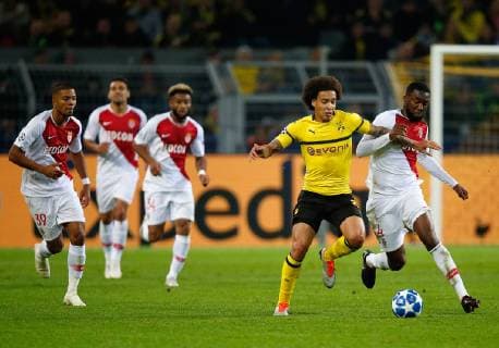 Dortmund, Deutschland, UEFA Champions League , 2. Spieltag, Matchday 2 , Borussia Dortmund : AS Monaco 3-0 im Signal-Iduna Park in Dortmund am 03.10. 2018 Axel WITSEL (BVB) 2.v.re.- und Jean -Eudes AHOLOU (ASM) re.-