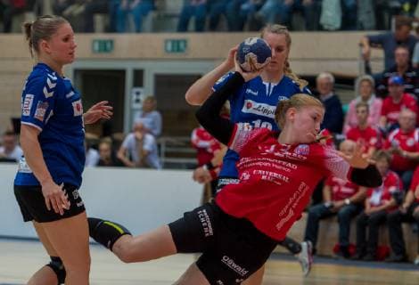 03-10-2018 Bad Langensalza Handball -Bundesliga Frauen Saison 2018 2019 DHB- Pokal THC Erfurt Bad Langensalza -- HSG Blomberg-Lippe Meike Schmelzer 13(Thueringer HC) - Torwurf - Aktion
